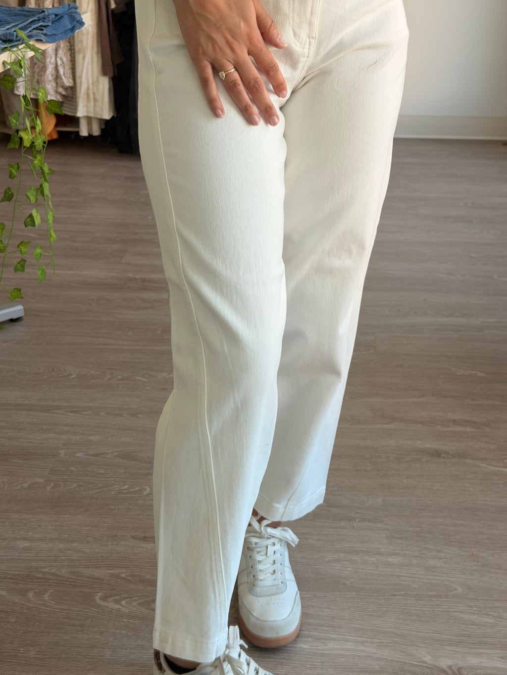 White Barrel Jeans